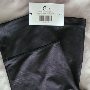 Zyia Black Venom Leggings Light N Tight